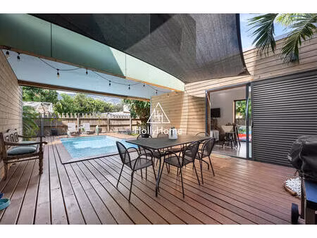 maison d'architecte avec piscine et dépendance