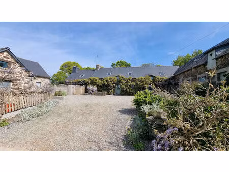 cotes d'armor  proche mur de bretagne  deux propriétés de 4 chambres et une avec 1 chambre
