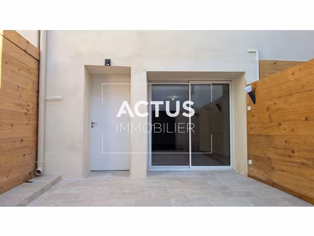 maison de village rénovée - 140 m² env. - cour - prestati