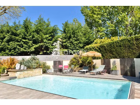villa de 7 pièces de 217 m² avec piscine chauffée et dépendance l'union
