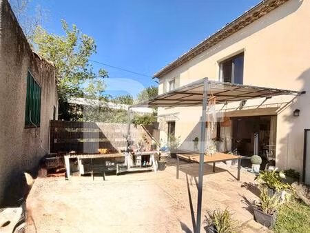 maison de village de 190m2  avec 4 chambres  bureau  jardin et parking