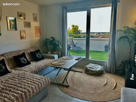 t3 rénové avec grande terrasse sans vis-à-vis – résidence récente – cenon