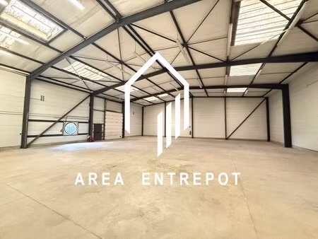 location local d'activités 840 m²