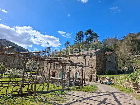 maison dans hameau terrasses et jardin