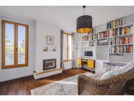 belle maison sur deux niveaux avec jardin