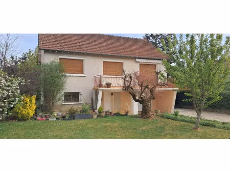 laroche st cydroine - pavillon sur sous-sol sur 659m2 de terrain clos.
