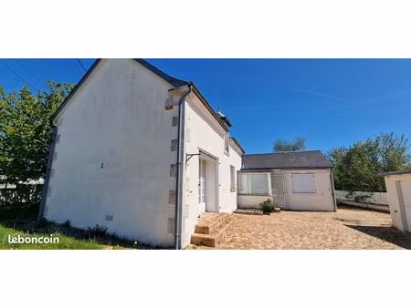 belle maison bien située avec un beau potentiel