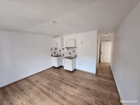 t2 centre ville agde refait a neuf