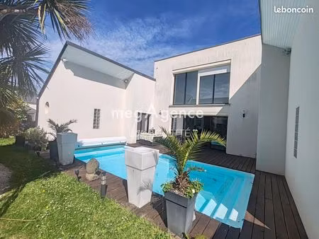 propriété 6 pièces 145 m²