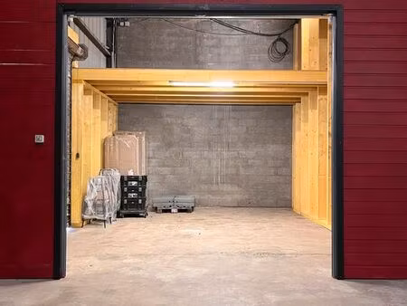 local 30 m² avec quai + fenwick – idéal artisan ?