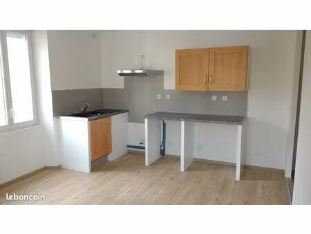 p4 93 m2 au 2eme étage clim reversible