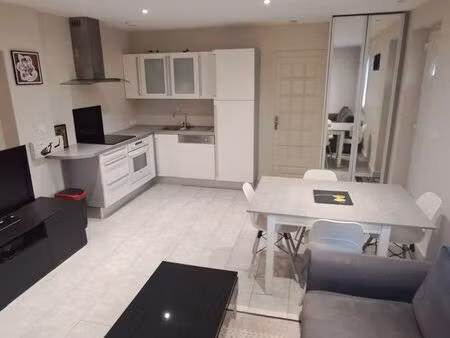 décines - t2 rénové en 2024 - rez-de-chaussée - calme - cave