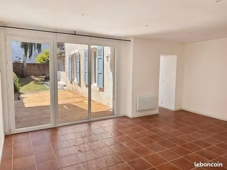 grand studio entièrement rénové avec jardin