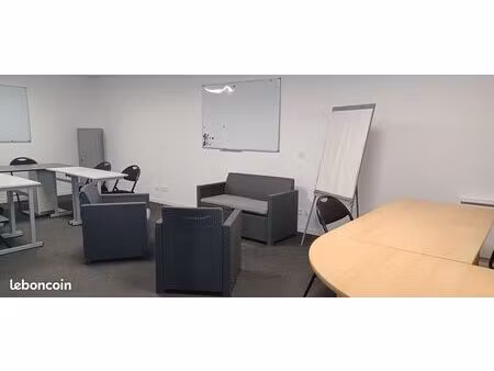 bureau local meublé