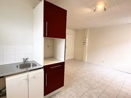 studio 24 m2  toutes charges comprises