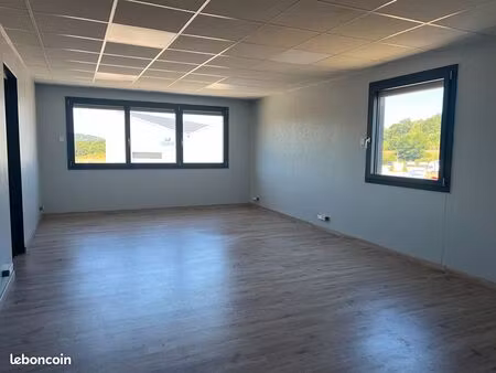 bureaux 32 m² pont eveque