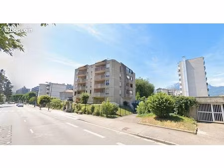 grand garage. 18.3m2. jouhaux