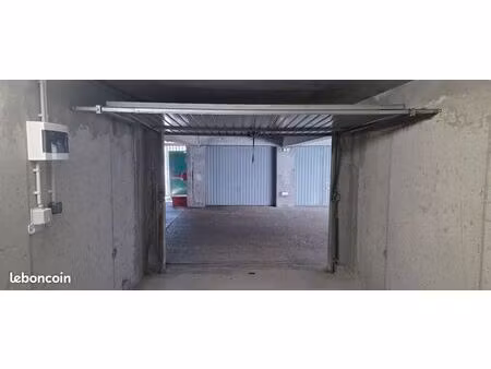 a louer - garage fermé électrifié