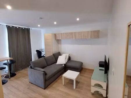 location studio meublé