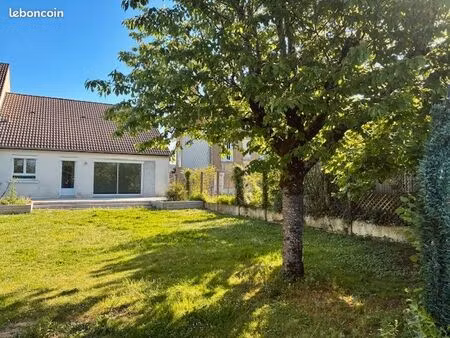 pavillon t5 de pl- pied entierement restaure