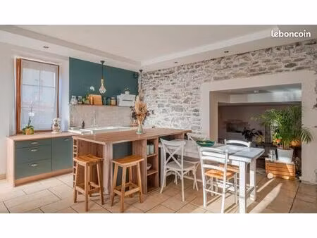 maison de village rénovée à notre-dame-de-mésage