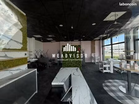 local commercial 128 m² tours