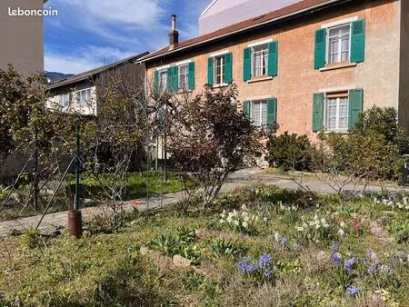 maison 7 pièces 146 m²