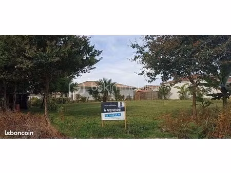 terrain 605 m² oeyreluy