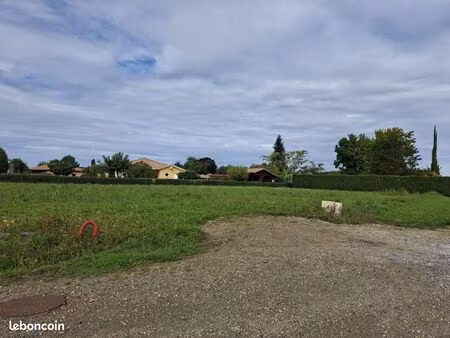 terrain 937 m² bats