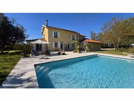 propriété 8 pièces 174 m²