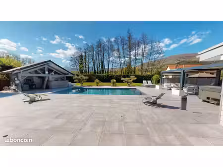 maison 8 pièces 208 m²