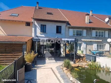 maison 8 pièces 212 m²