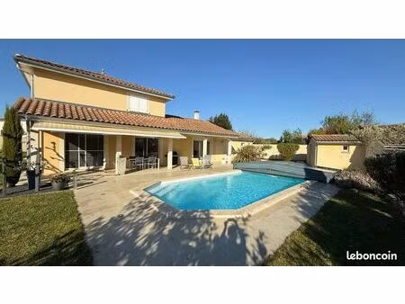 superbe bastide 134 m² hab. / 2 garage 70 m² / terrain 1200 m² / piscine / calme