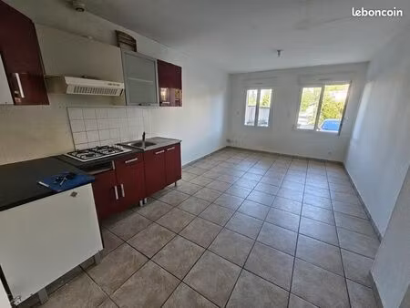 à louer – t1 avec chambre séparée