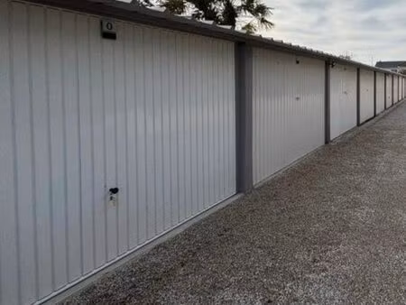 location box garage avec borne recharge voiture électrique