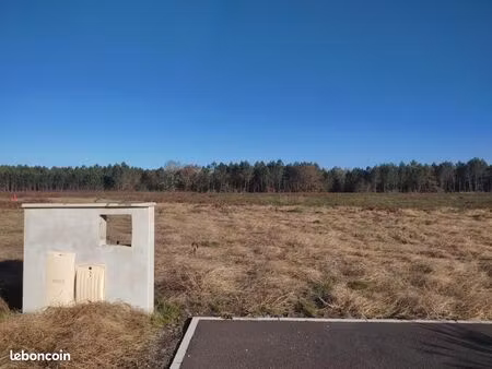 terrain 806 m² laluque