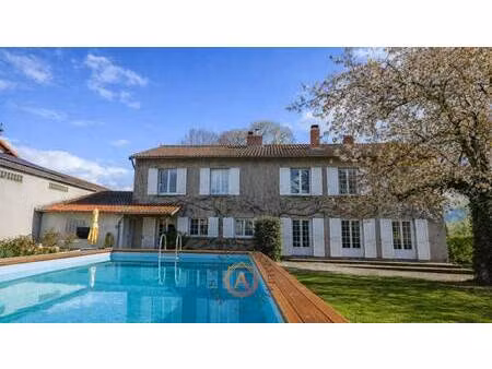 mlle. eve de oliveira