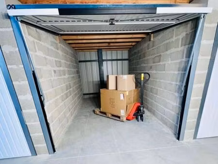 box de stockage garde de meuble garage à louer