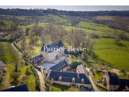 entre brive-la-gaillarde et les contreforts du périgord blanc  un château du 13e s.  ses..