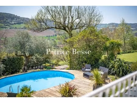dans le quercy blanc  à 15 min de lauzerte  une ancienne ferme en pierres blanches du 19e.