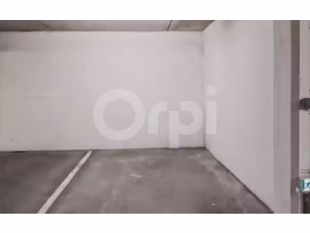 location stationnement  11 m² t- à senlis  100 €