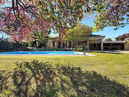 maison de caractère 200 m2 avec piscine et dépendances cad