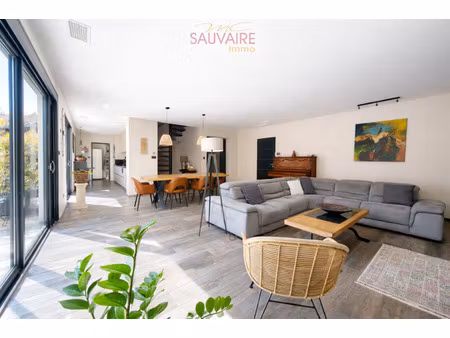 bien d'exception de plus de 220 m2 à saint laurent de la sal
