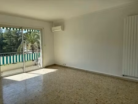 deux pièces vide de 50m² avec cave et terrasse de 12m²