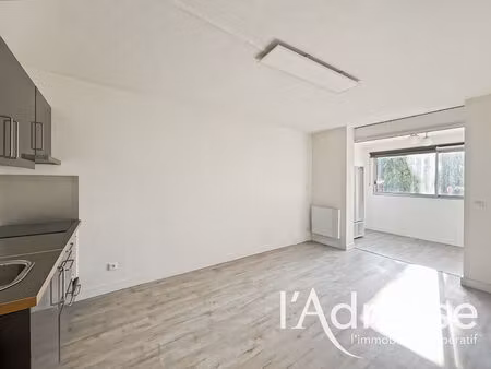 location appartement 1 pièce  29.00m²  la ciotat