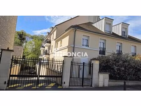 melun: studio avec grande terrasse plus place de parking en sous-sol– gare de melun à 5 mi