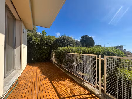 a louer - villefranche sur mer- studio- calme - renove - clim - double vitrage - terrasse 