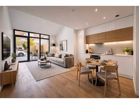 a vendre - maison 2 chambres de 65 m² entièrement rénovée avec cour 'angers mirabeau / par