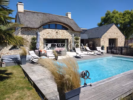 charmante chaumière de caractère avec piscine et jardin pays