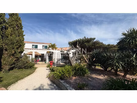 belle propriété de 6 pièces à proximité des commerces !